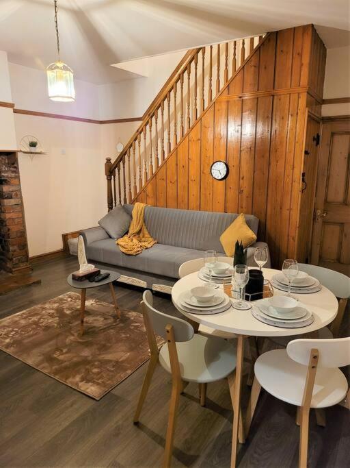 Nice 4-Bedroom Vacation Home With Indoor Fireplace Веллінгтон Екстер'єр фото